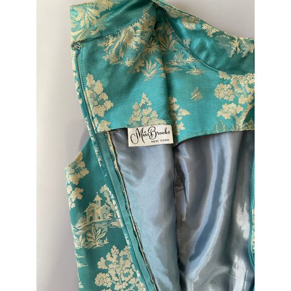 60s Brocade Chinoiserie Vintage Shift Dress Miss Brooks Scenic Print Cheongsam - Picture 2 of 9